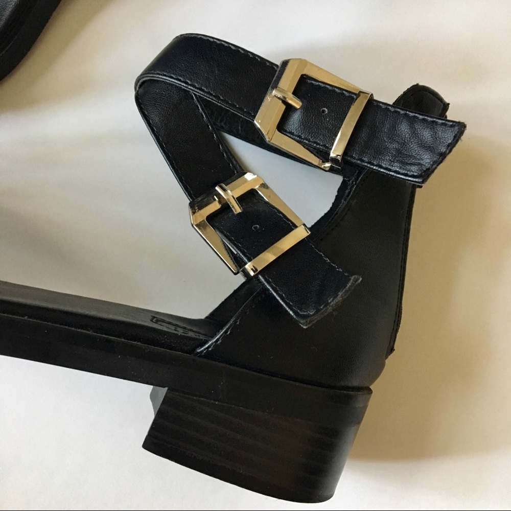 BUNDLED | faux leather buckle sandal | - Picture 2 of 8